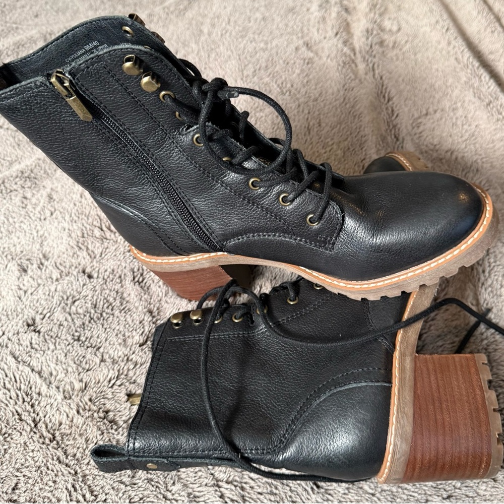 Crown Vintage Black Lace-Up Combat Boots